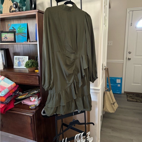 NWT - Picture 1 of 4